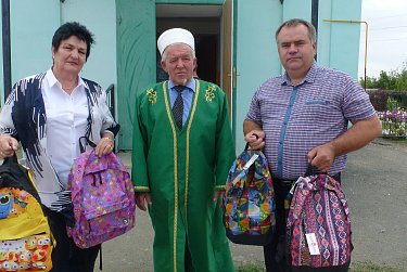 Укрепляются национальные традиции